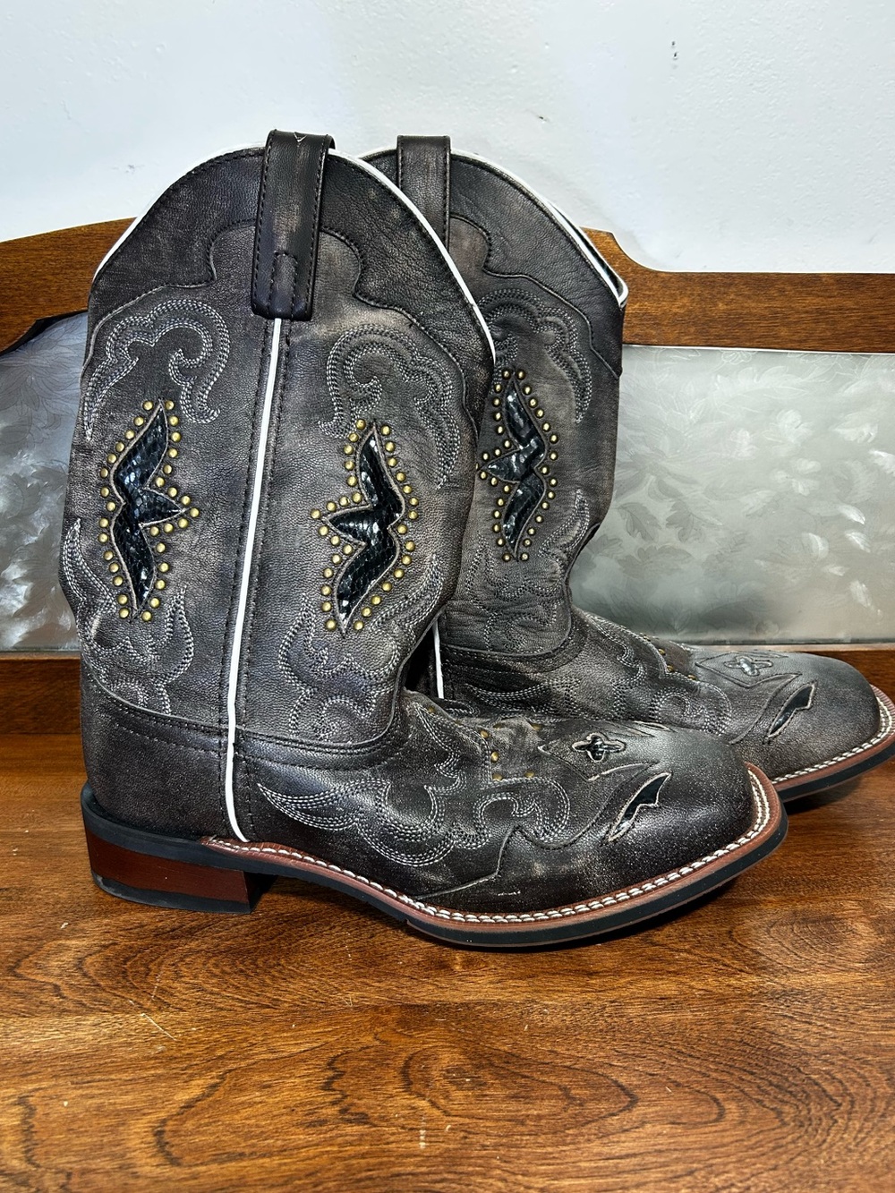 Laredo Spellbound Cowboy Western Boots - Women’s- sz 9.5 - Cowgirl Square Toe